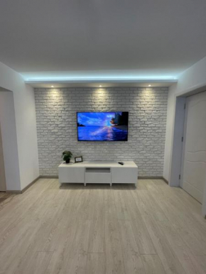 Robert's White Apartment